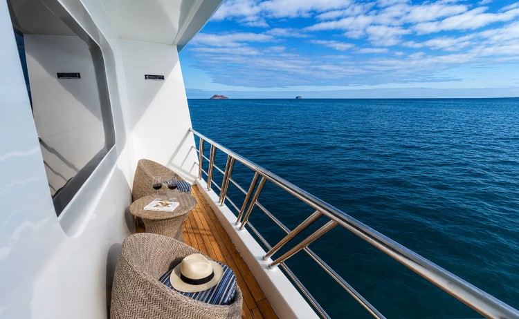 private balcony horizon Royal Galapagos