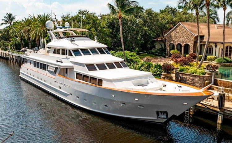 zibo yacht exterior 1