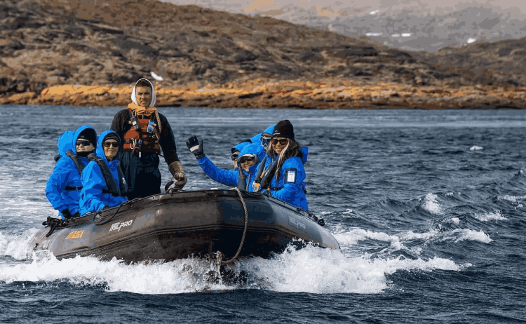 Frobisher Bay Zodiac excursion