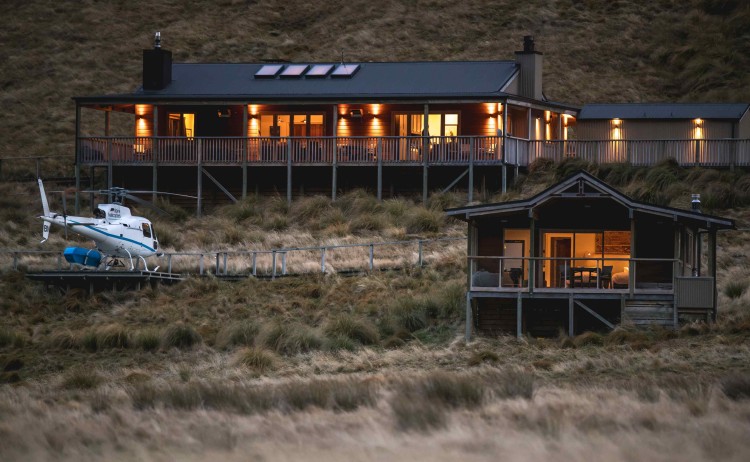 LodgeExterior MinaretStation