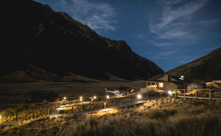 StarNightExterior MinaretStation