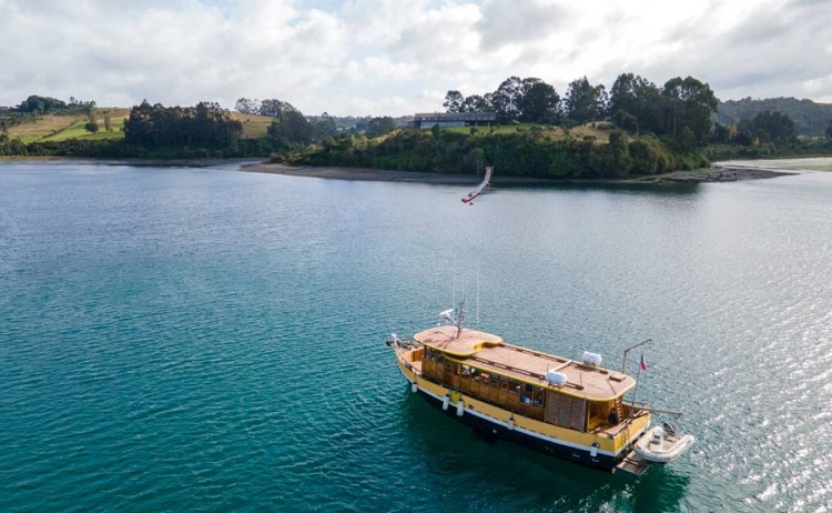 refugia chiloe boat