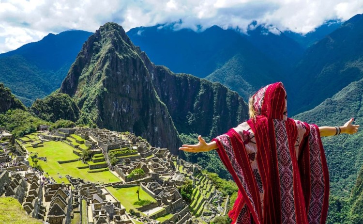 Peru hike bike tour Machu Picchu vista
