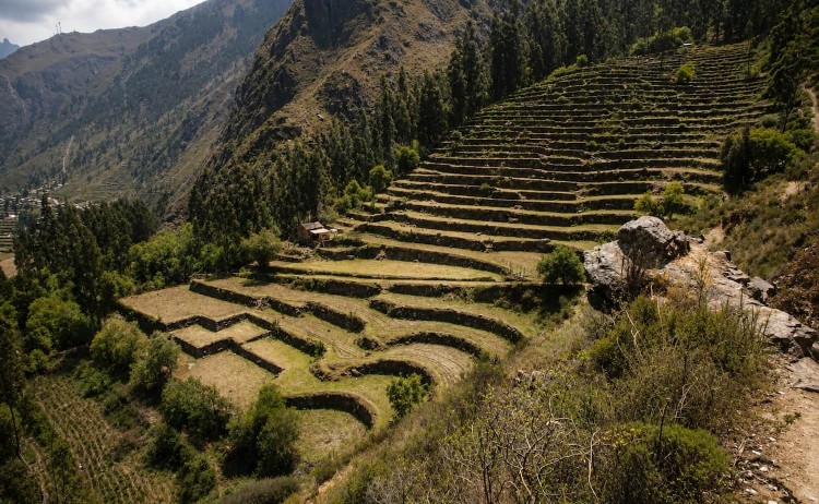 Peru hike bike tour andeneria Media Luna Las Qolqas