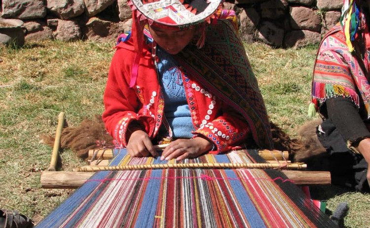 Peru hike bike tour traditional weaving