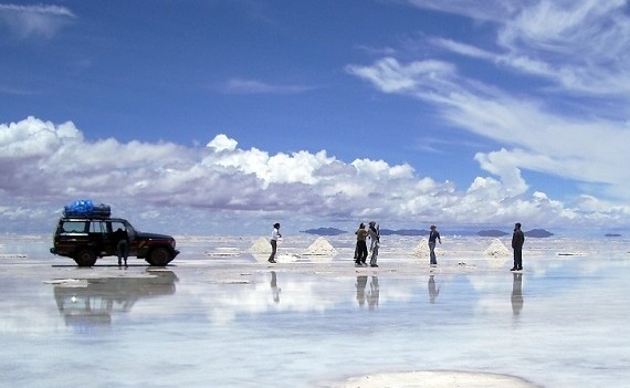 Signature tour, guest exploring the Salt flat