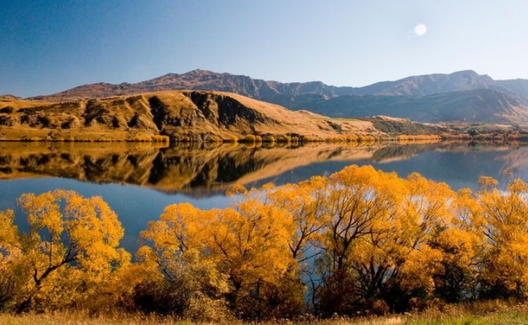 Lake Hayes in autumn 2 v2