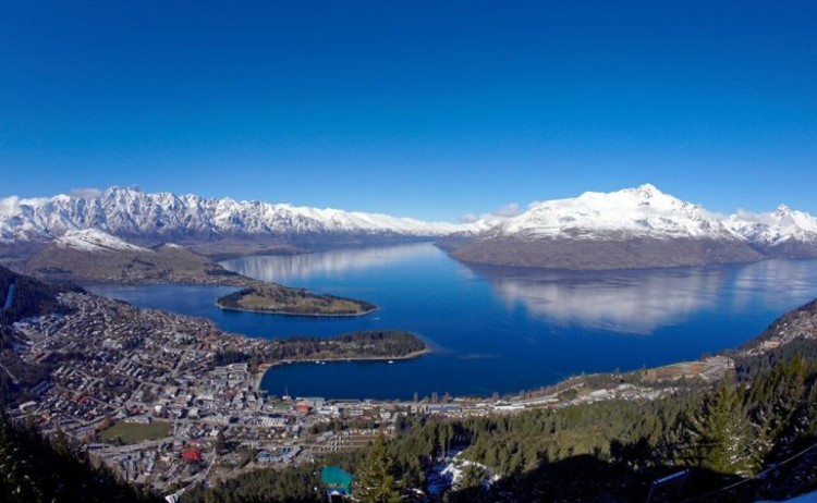 Panoramic views over Queenstown during winter 1 2 v2