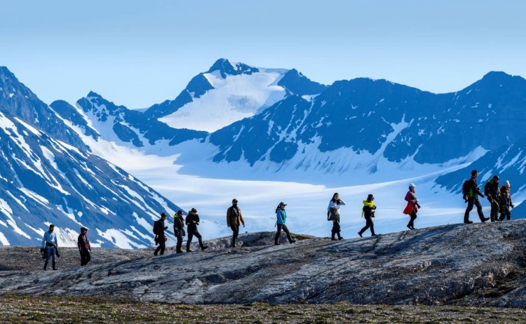Svalbard Circumnavigation guided hike in Arctic region