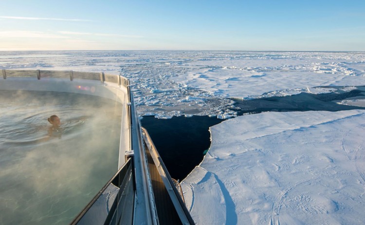 The Geographic North Pole Le commandant