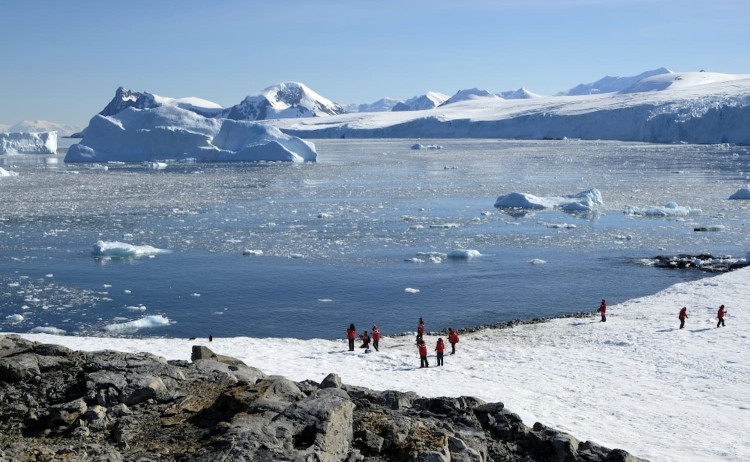 Ultimate Antarctic circle crossing shore landing