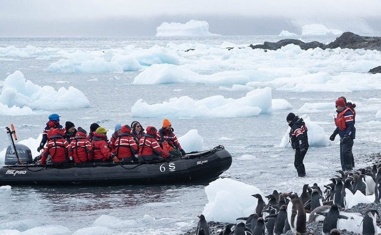 Ultimate Antarctic circle shore landing