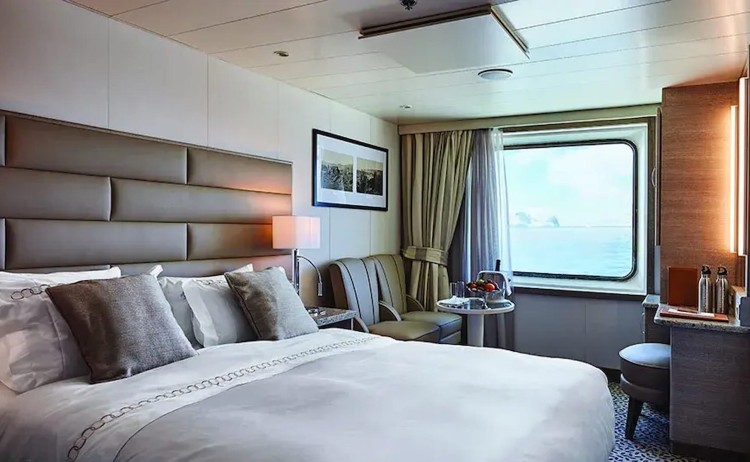 Discoverer category 4 deluxe stateroom