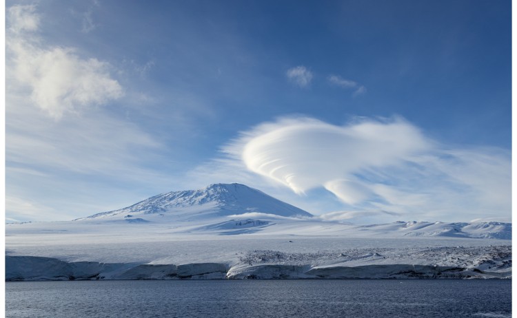 41 CC140223 Antarctica Ross Island Mount Erebus with lenticular cloudPONANT Photo Ambassador Sue F