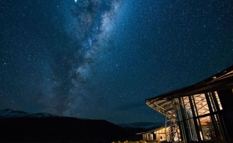 Lindis lodge hero night sky v2