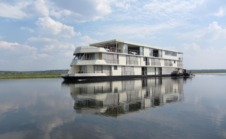 Zambezi Queen Exterior