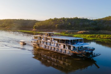 Unique stay: Zambezi Trader Houseboat
