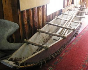 Dalca canoe on display in a museum