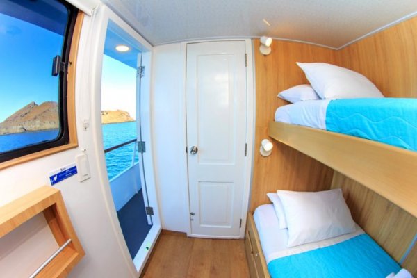 Aqua upperdeck twin cabin2 768x512