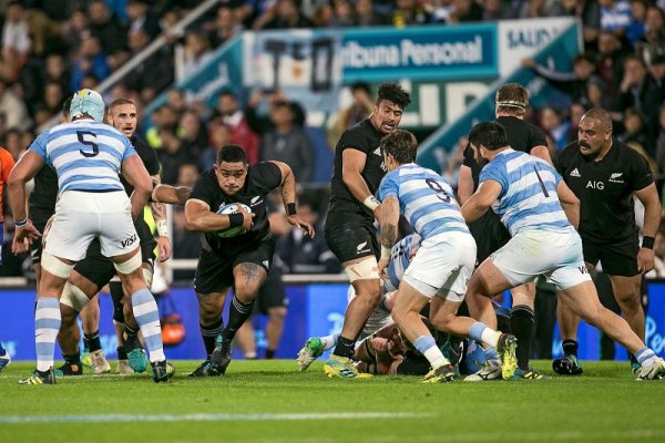 All Blacks playing rugby against Pumas