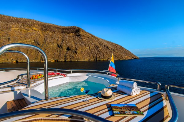 Treasure of Galapagos Sun deck Jacuzzi 4