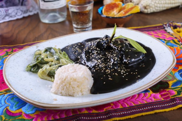 foods to try in Mexicomole negro oaxaqueno con arroz