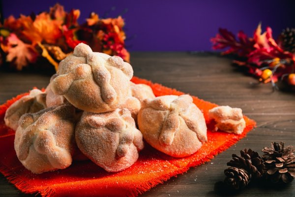 Traditional Mexican bread of the dead "Pan de muertos" 