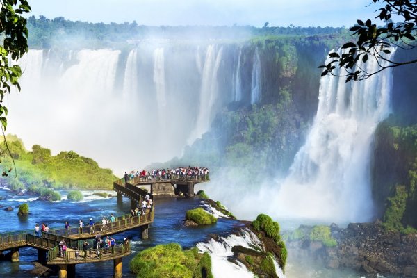 Walking trail on waterfalls, Iguazu Falls