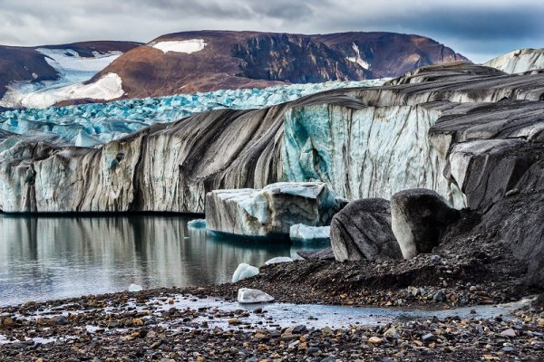 Glacier the Serp-i-Molot in a bay Bear on Northern island of archipelago Novaya 