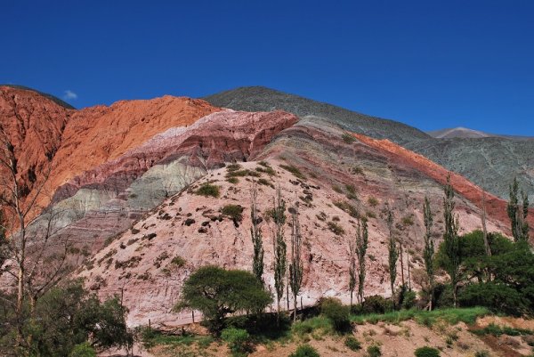 The marvelous Hills of Seven colours