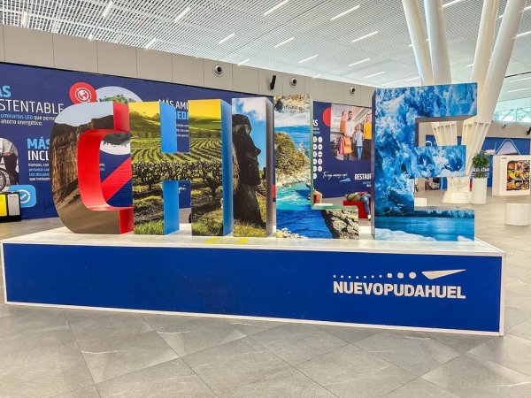 Sign saying Chile, inside Santiago Airport