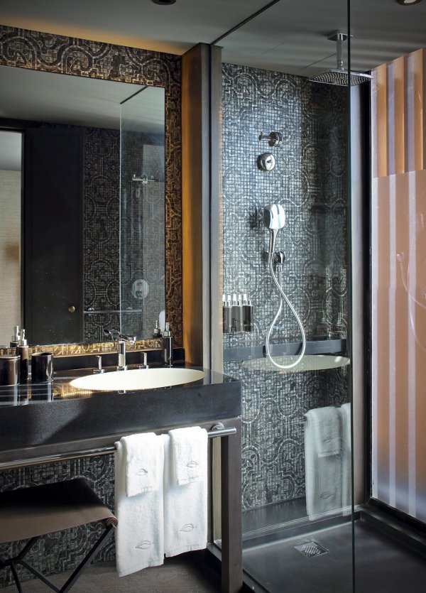 Aqua Nera Suite Bathroom