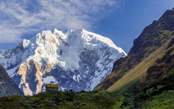 Hiking trail to the Andean mountains