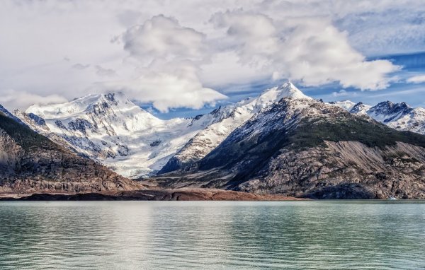 Cruising at Argentino Lake in Glacier Alley