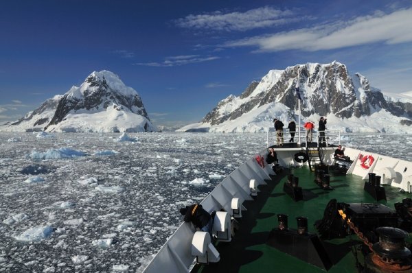 Cruise expeditions to Antarctica