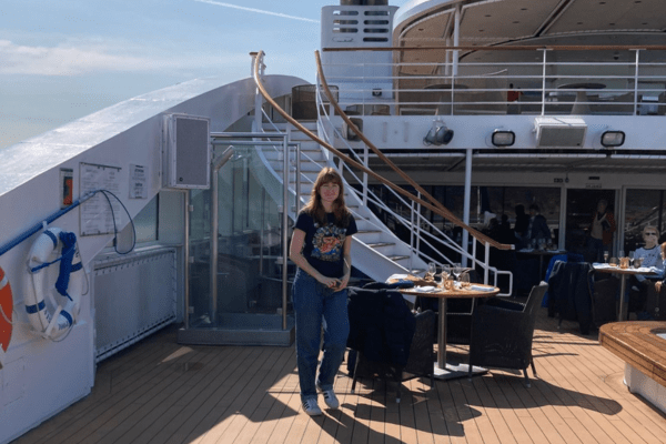 laustral dining on deck