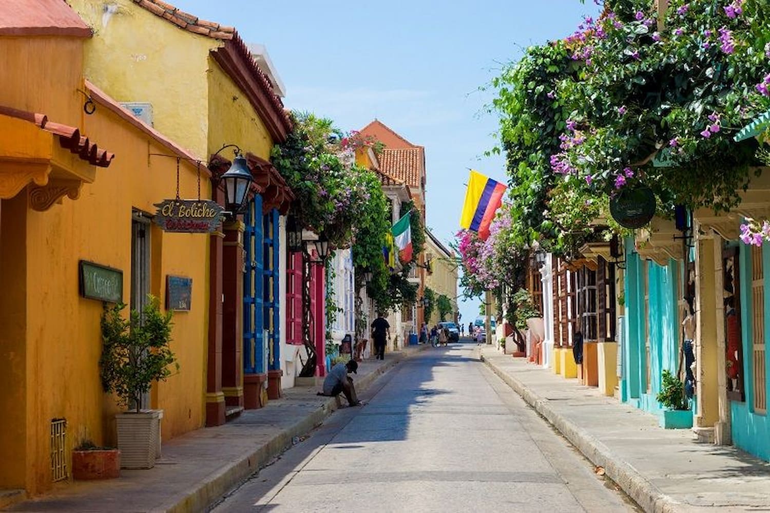 Colourful colonial street scene in Cartagena de Indias, Colombia