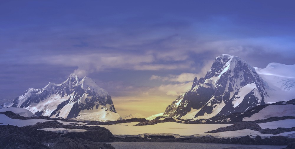 Panoramic mountain view.